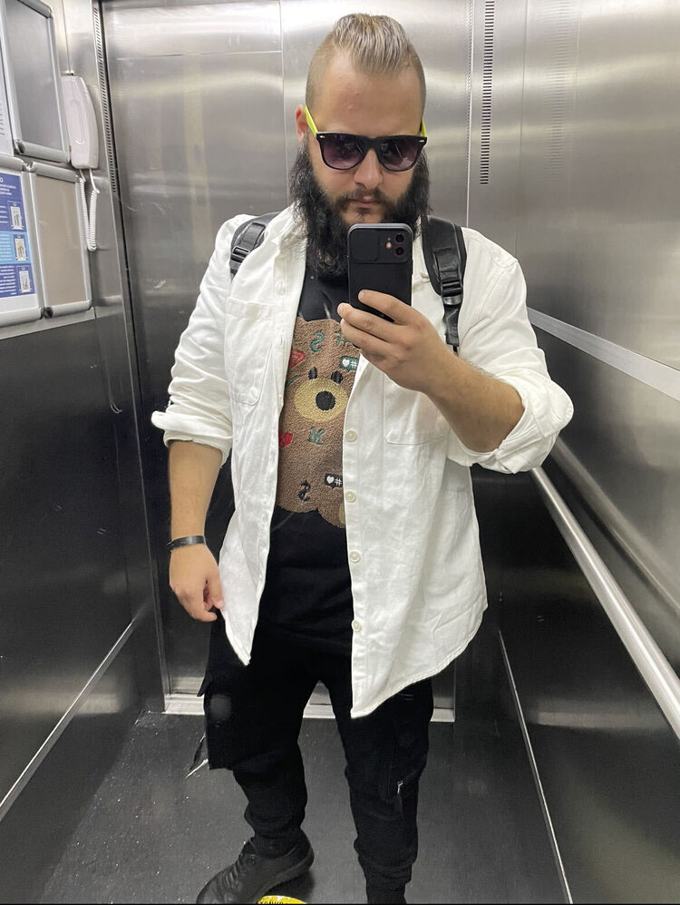  ,   Denis, 32 ,   ,   , c 