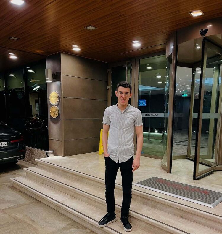  ,   Mert, 21 ,   ,   