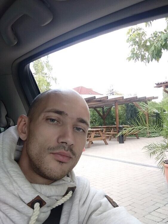  ,   Georg, 45 ,   