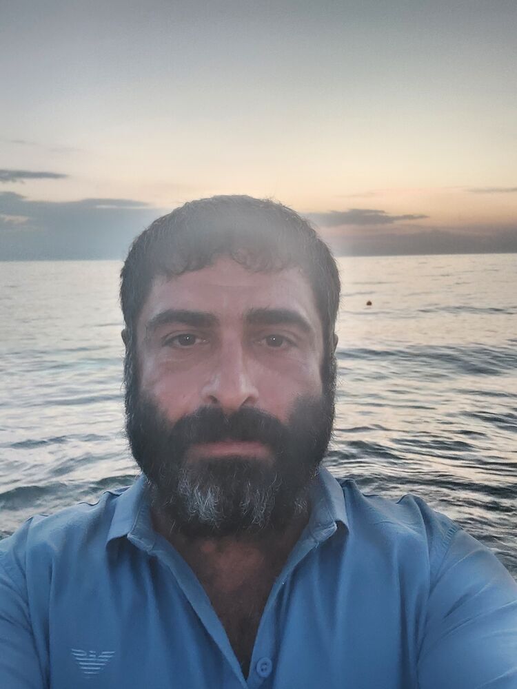 ,   Sarkis, 42 ,   ,   , c 