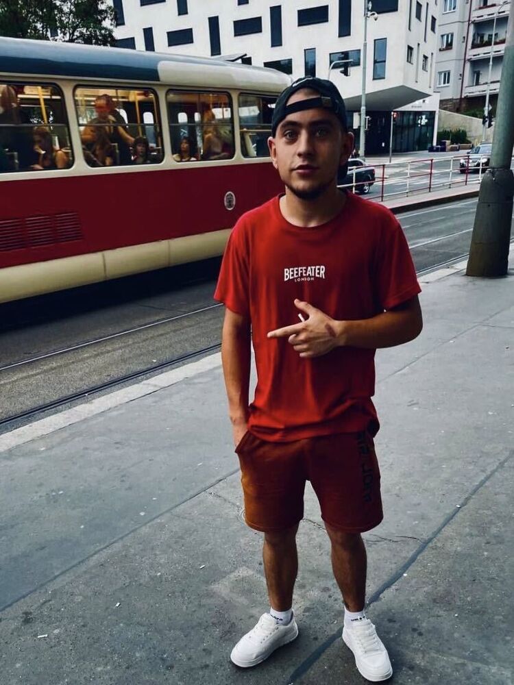  51112095  Ilie, 20 ,    