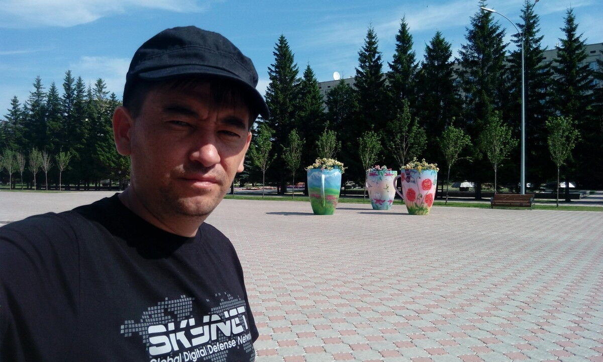  18924725  BEKZHAN, 40 ,    