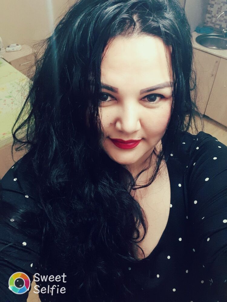 ,   Milana, 41 ,  
