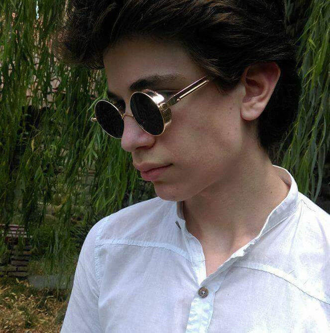  10516295  Nikusha, 26 ,    