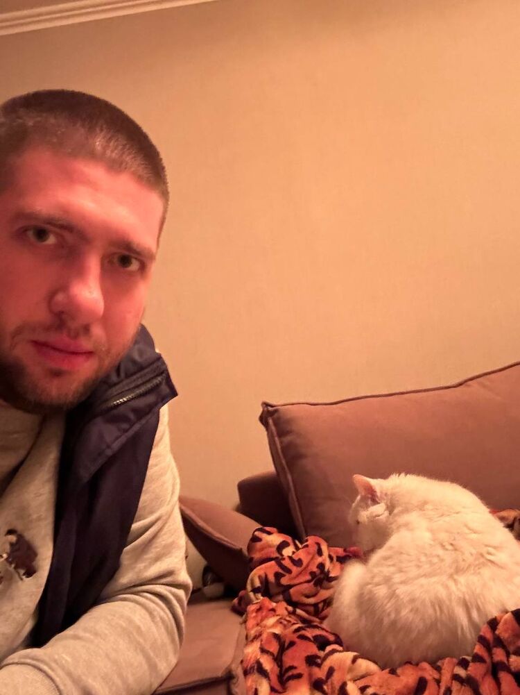  53749645  Maksym, 29 ,    