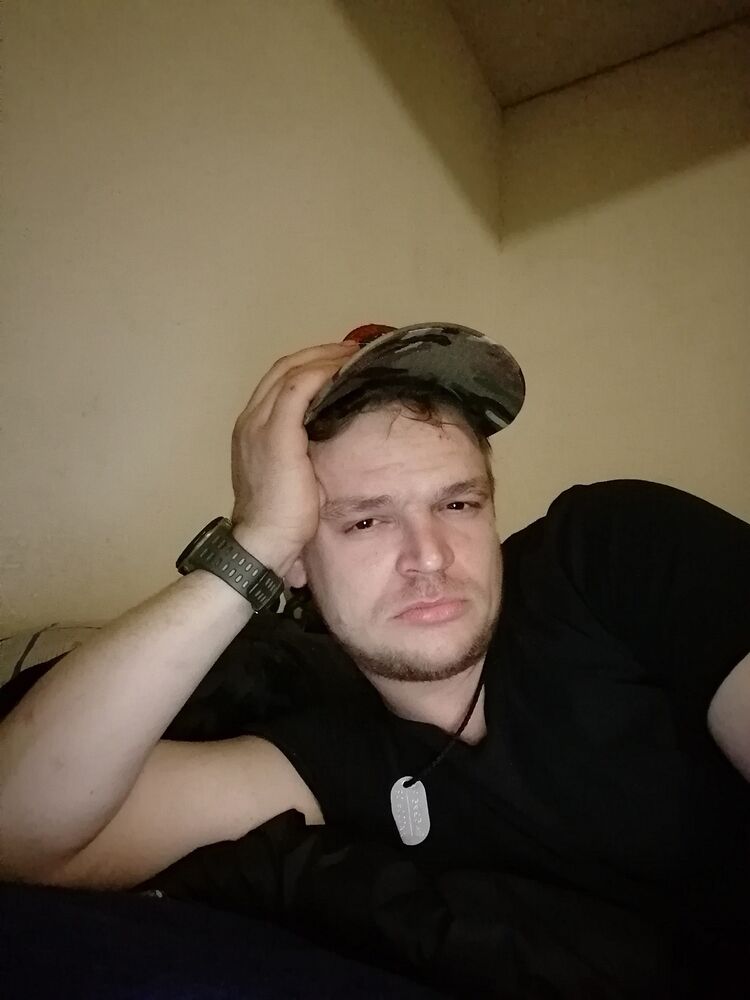  41607355  German, 31 ,    