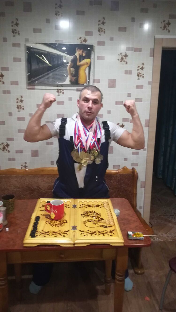  31079495  Ahiles, 37 ,    