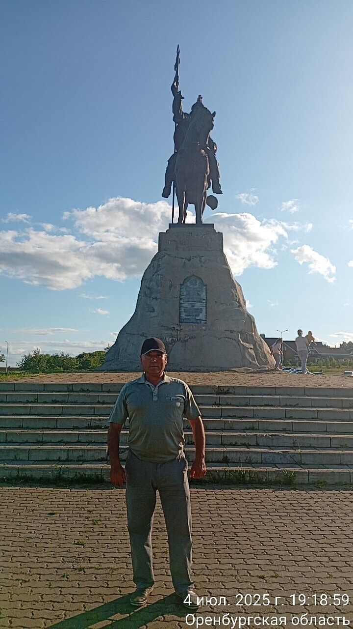  52444945  Alisher, 48 ,    