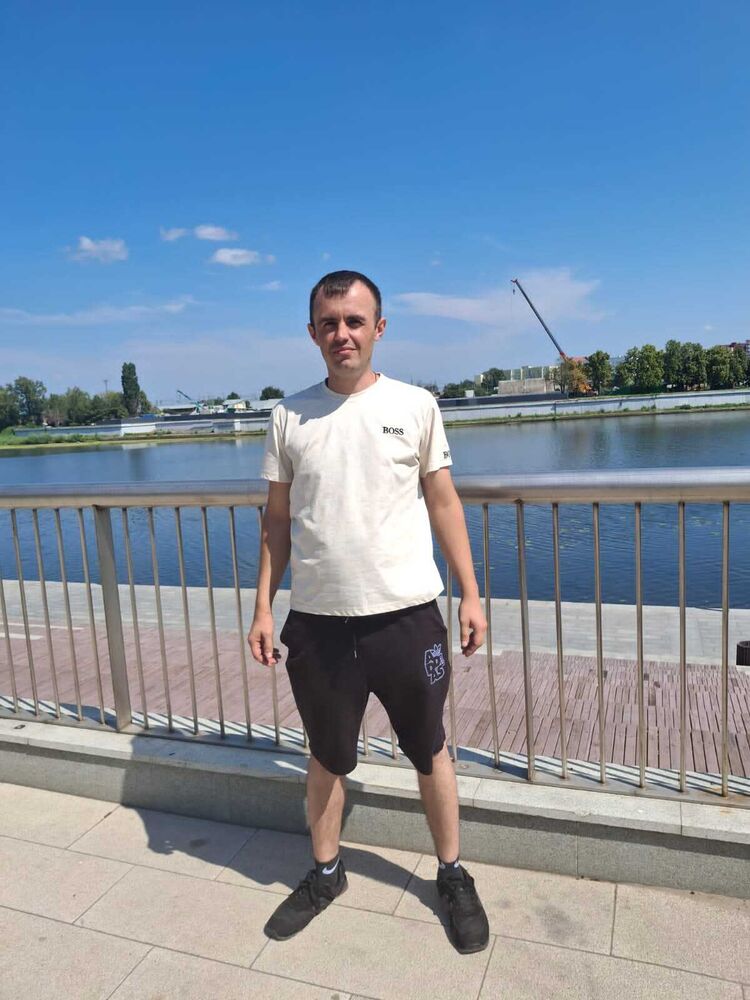  53463185  Vladimir, 33 ,    