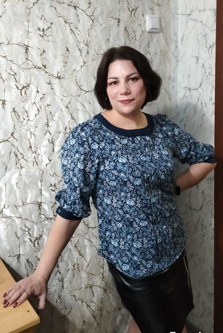  41242165  Elena, 41 ,    