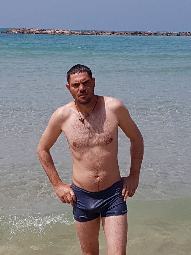  13427515  Sergiu, 40 ,    