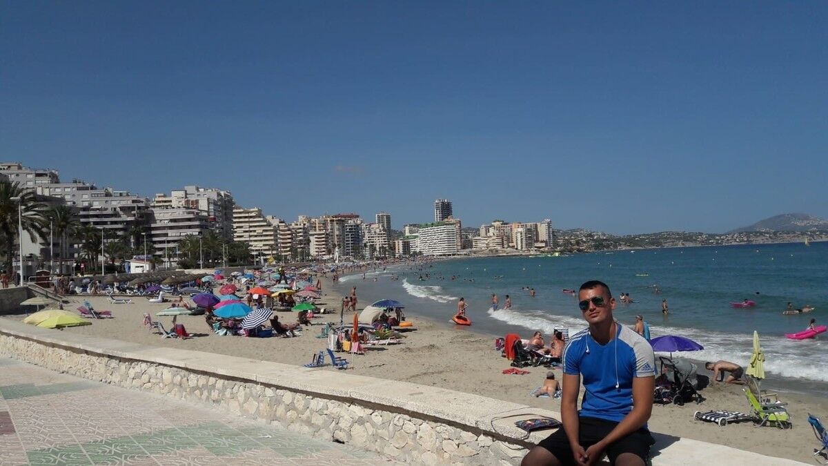  19359395  Alex, 28 ,    