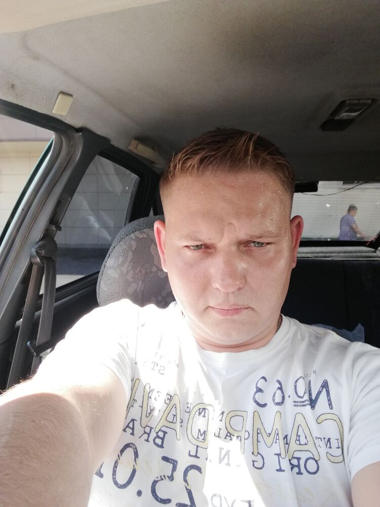 32112855  Artem, 38 ,     