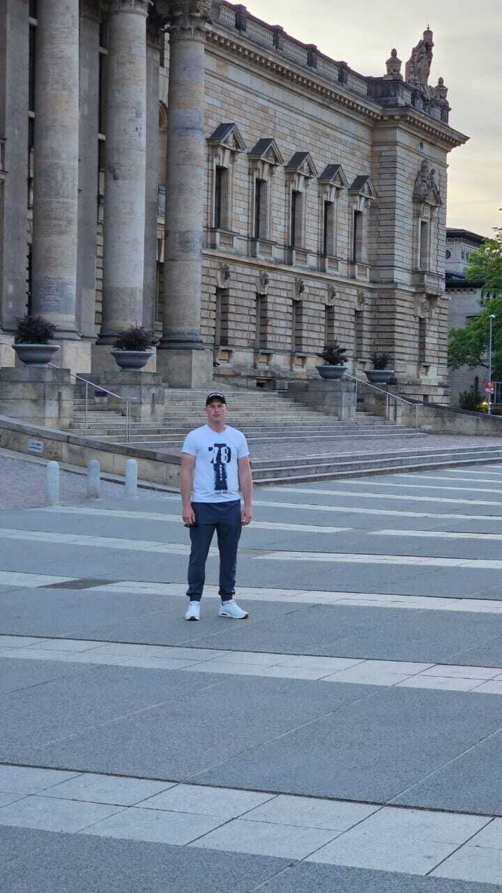  49581865  , 25 ,    
