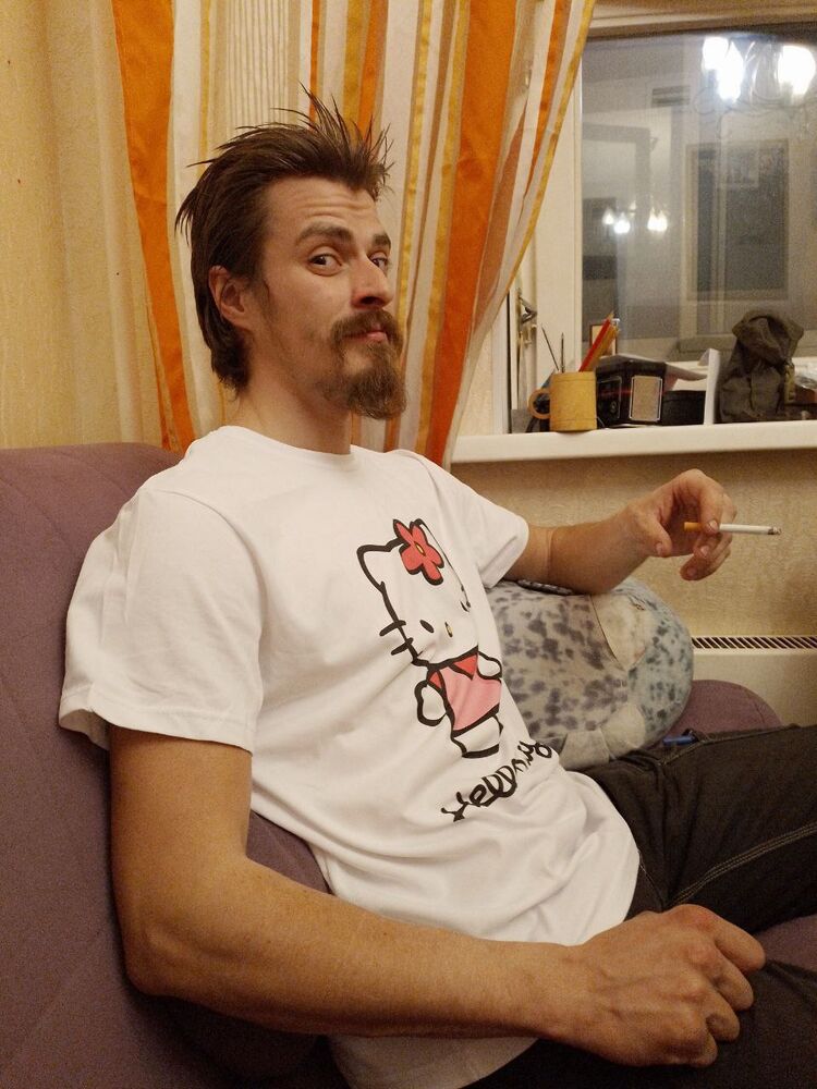  54423515  Hakon, 32 ,    