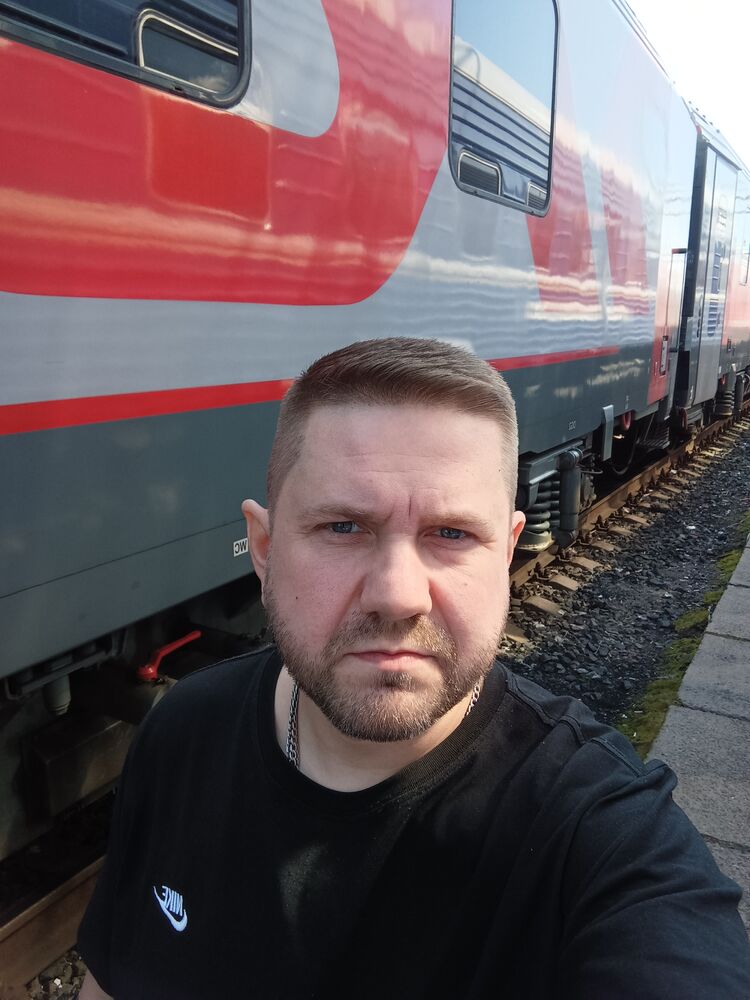  54327925  Artem, 41 ,    