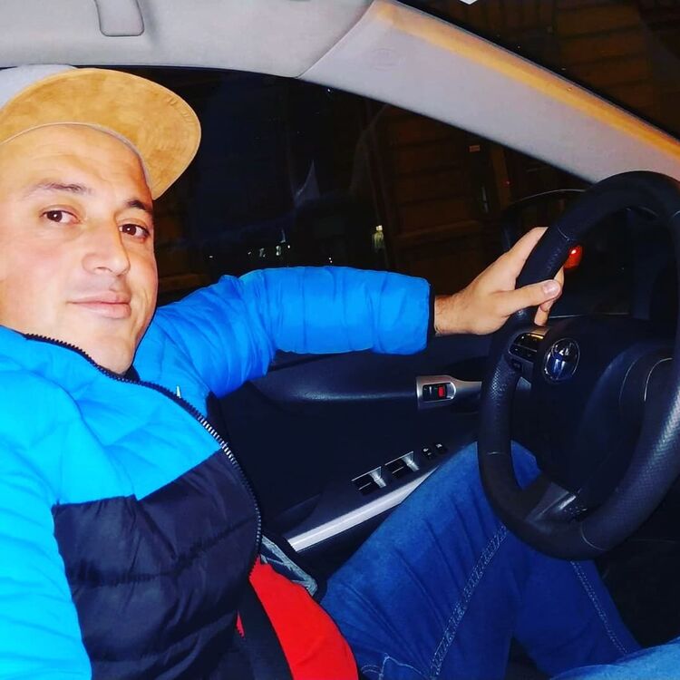  42215595  Ali, 40 ,    