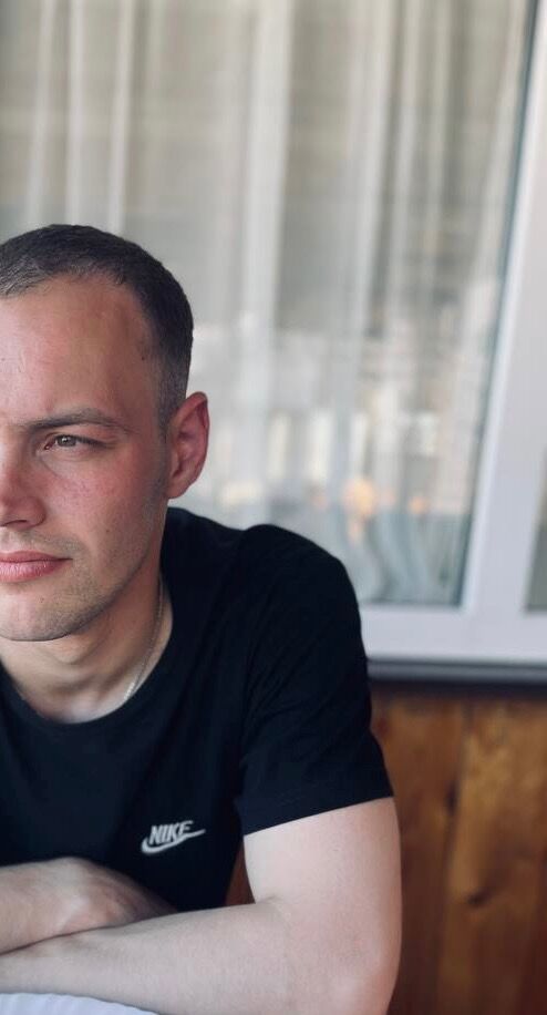  54131525  Konstantin, 27 ,    