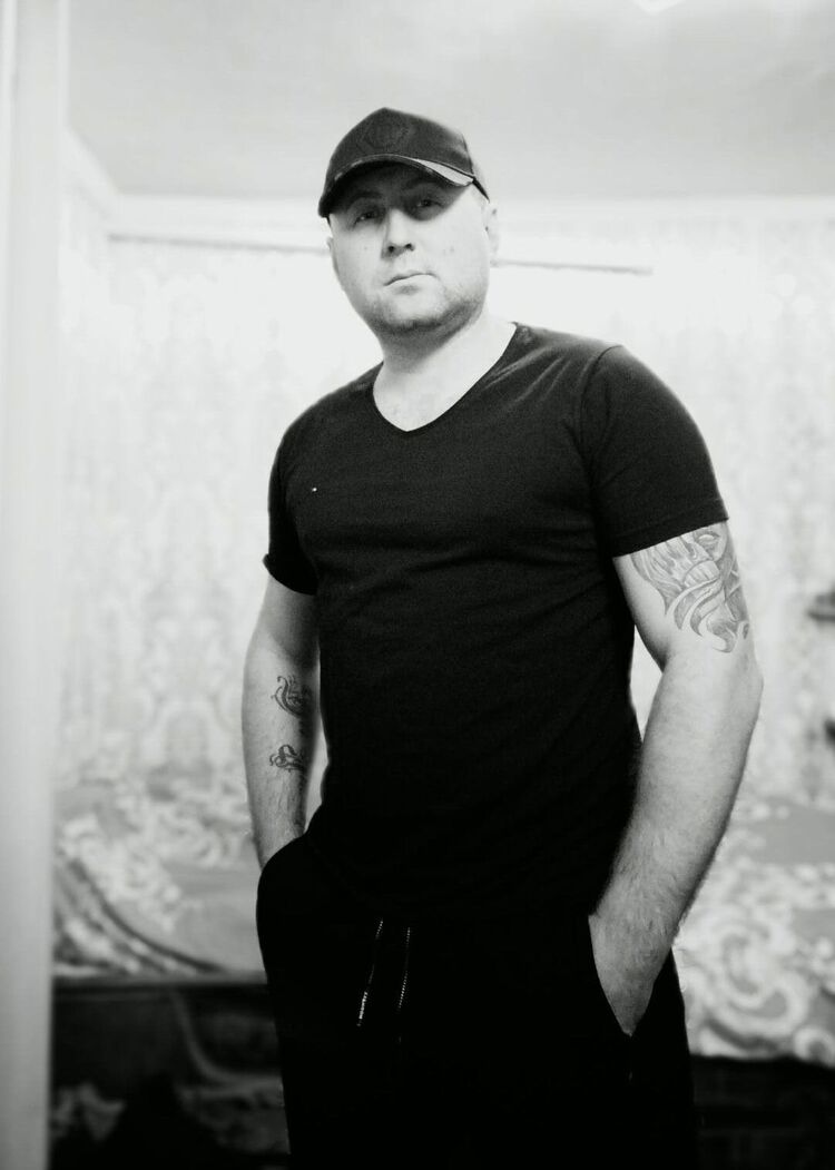  ,   Leon, 40 ,   ,   