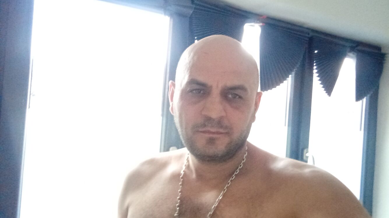  44253235  Levani, 42 ,    