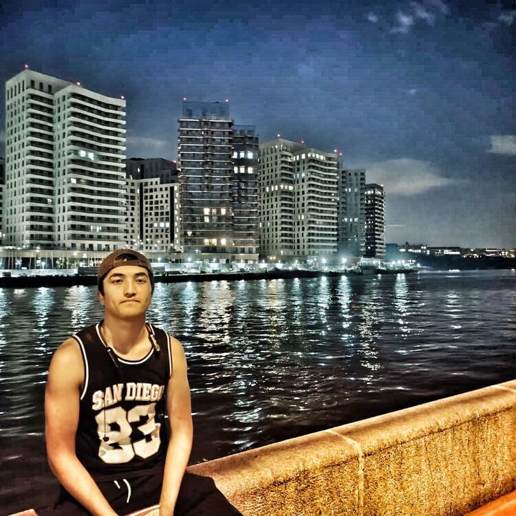  53656495  Akobir, 21 ,    