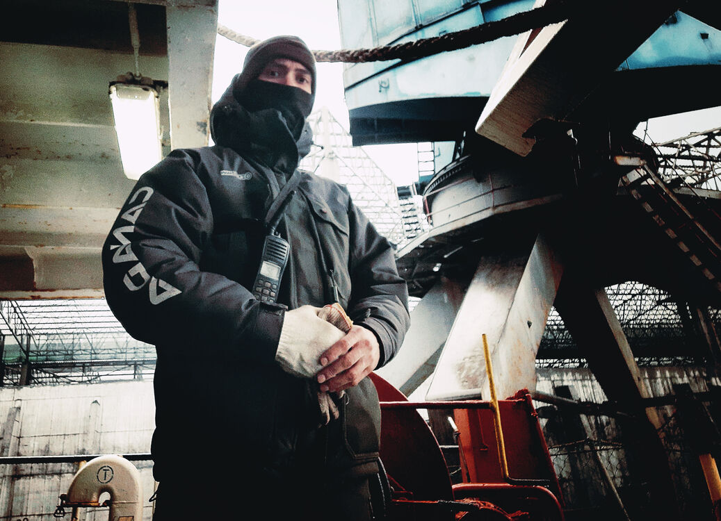  33205825  Maxim, 34 ,    