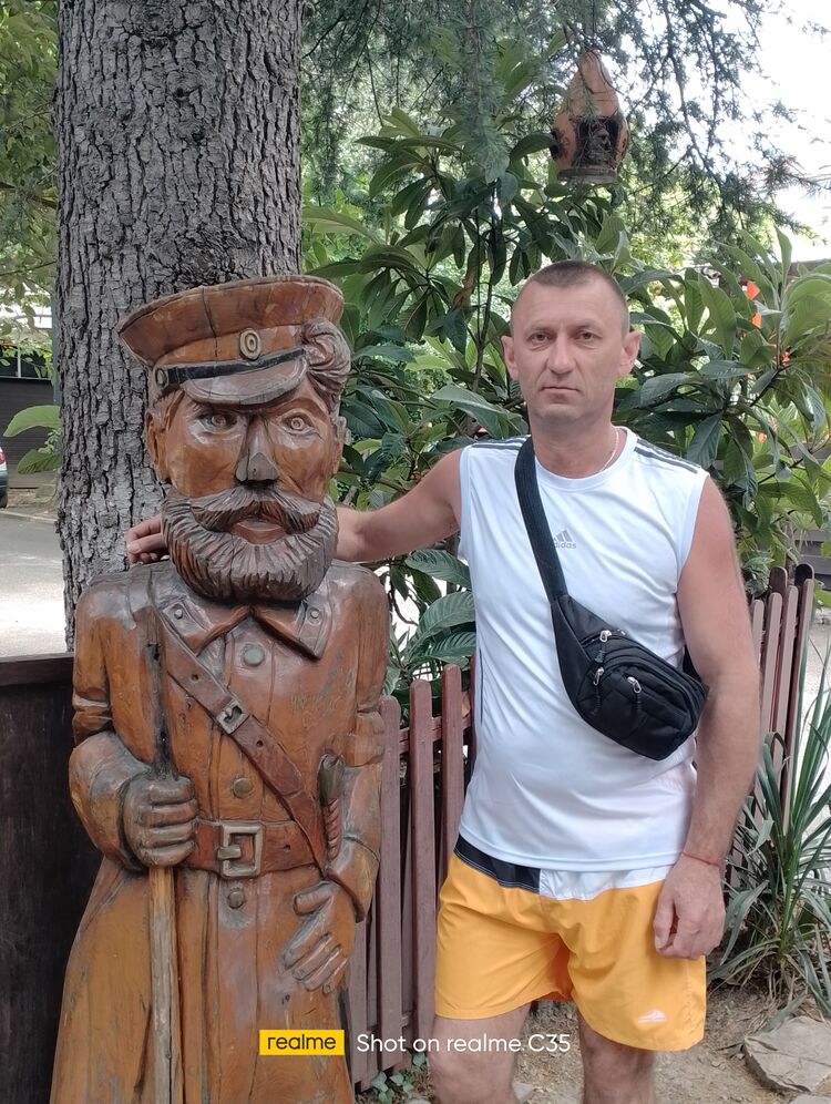  43462195  Ivan, 44 ,    