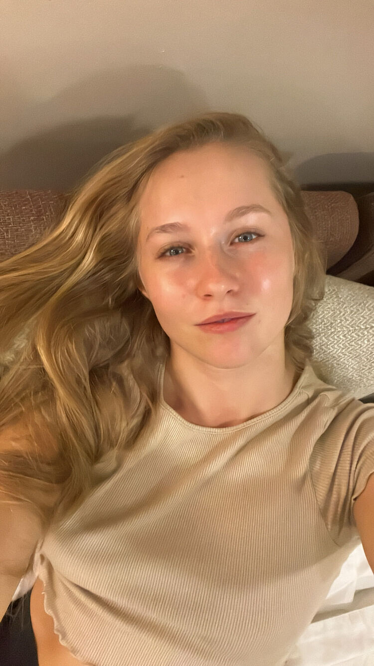  32811775  Anasteisha, 28 ,    