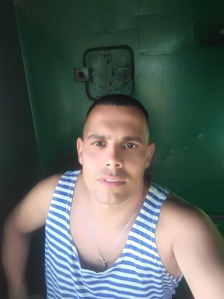 37642995  Leo, 37 ,    