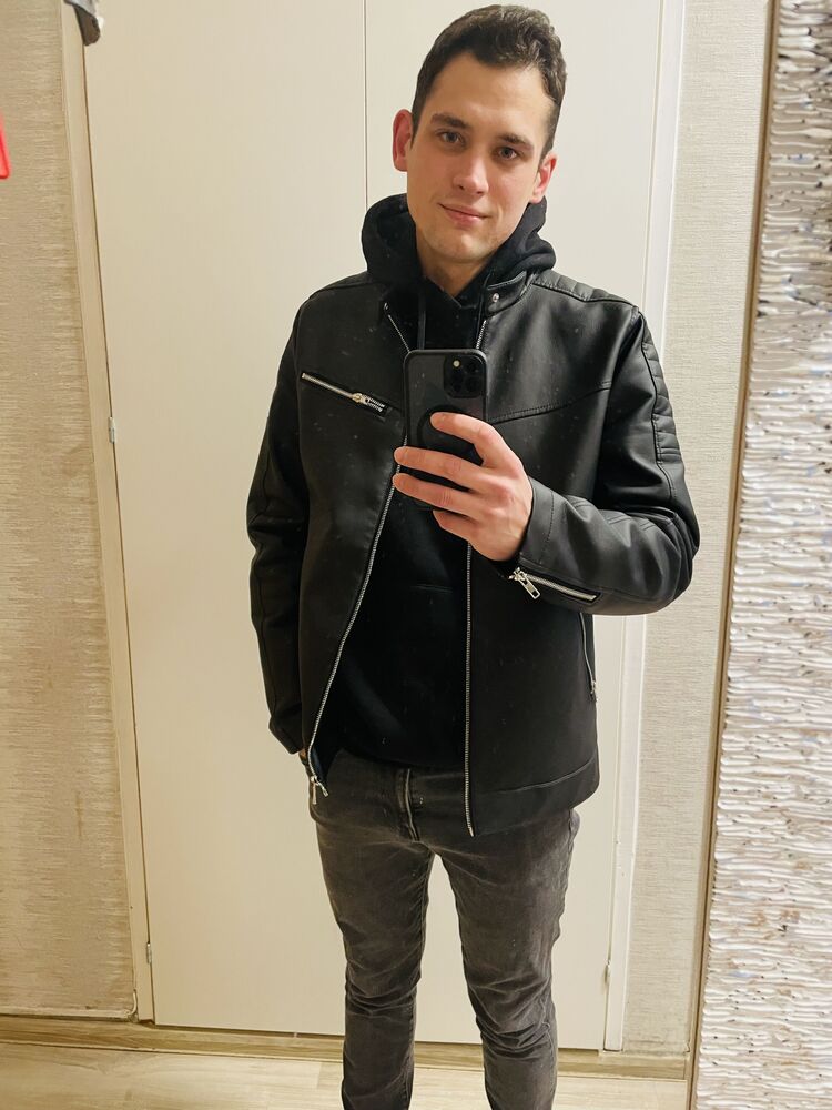  41289295  Andrei, 25 ,    