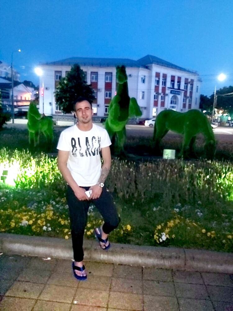  ,   Mishka, 32 ,   