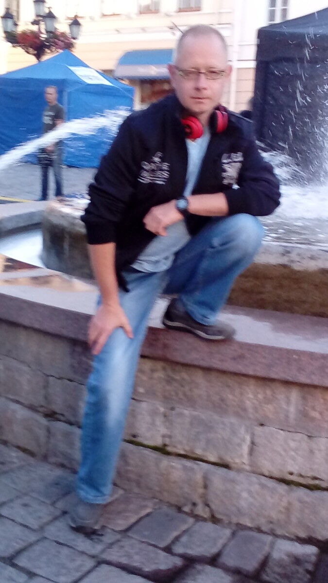  7692855  Aleksei, 49 ,    
