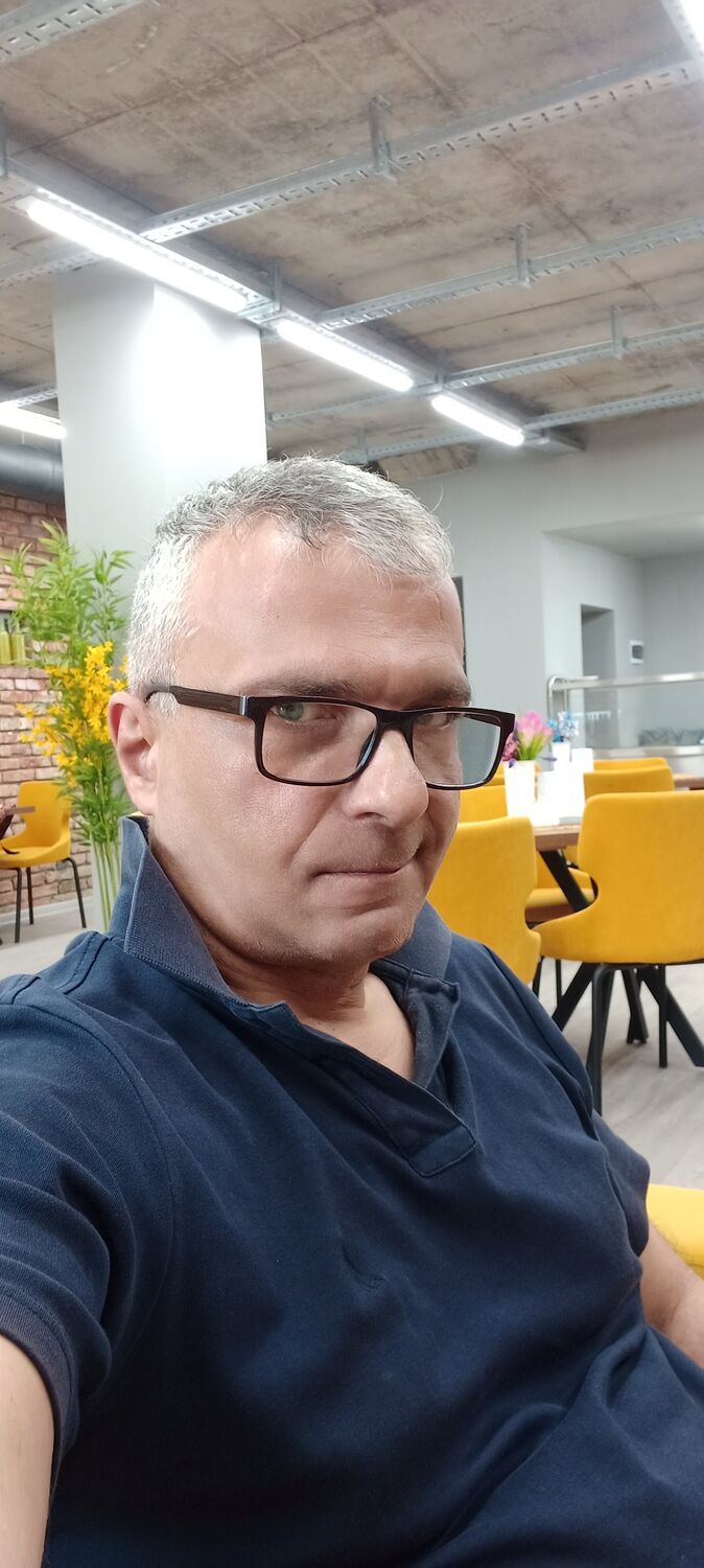  54552465  Akaki, 53 ,    