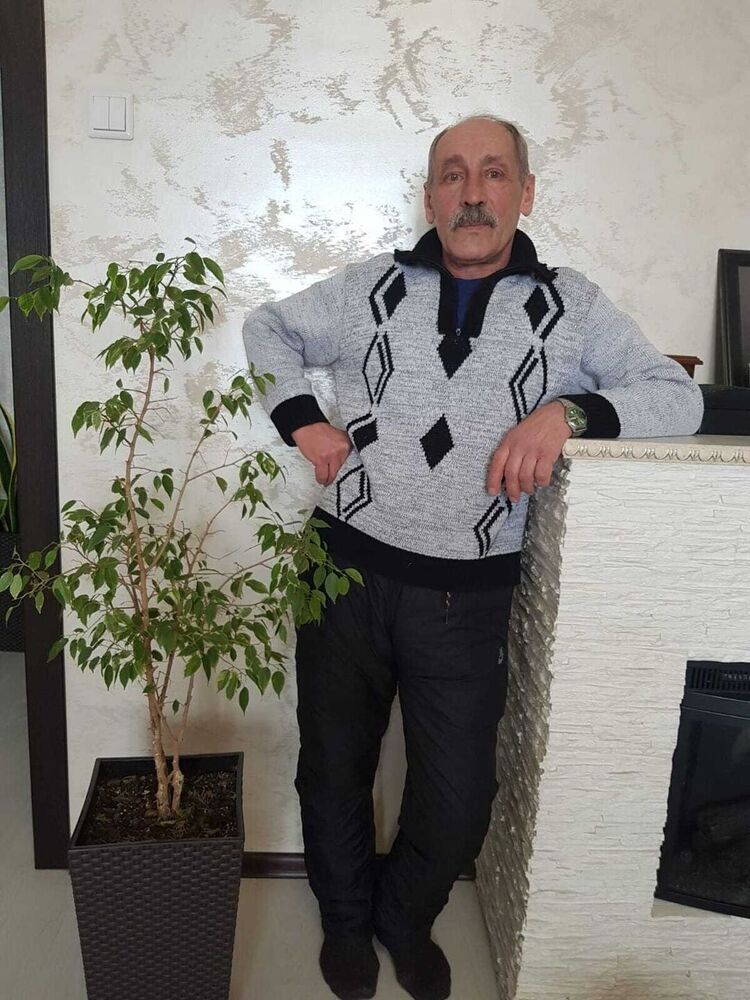  37674365  Wasilij, 64 ,    