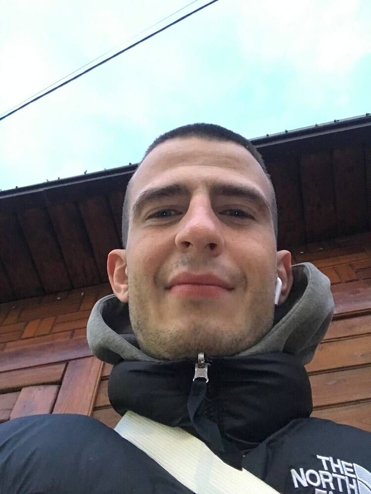  53334395  Stanislav, 26 ,     