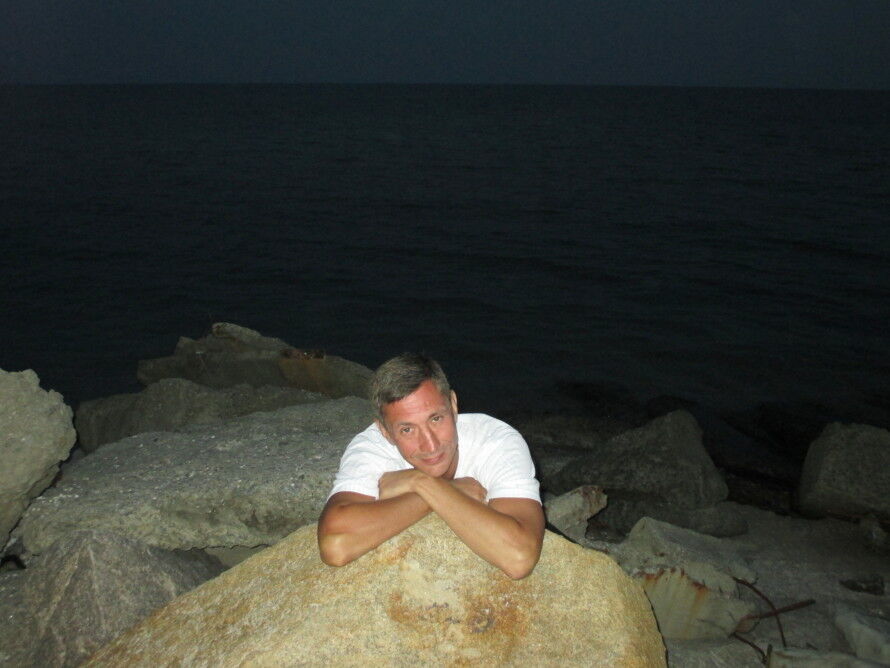  8845975  Vlad, 51 ,    