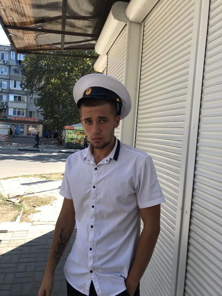  ,   Viktor, 25 ,   ,   