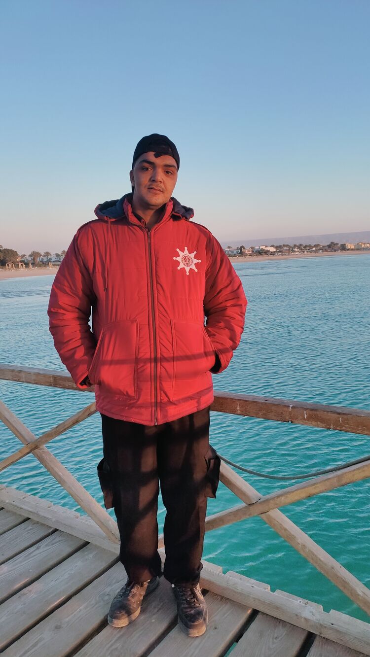  ,   Mostafa, 28 ,   ,   , c 