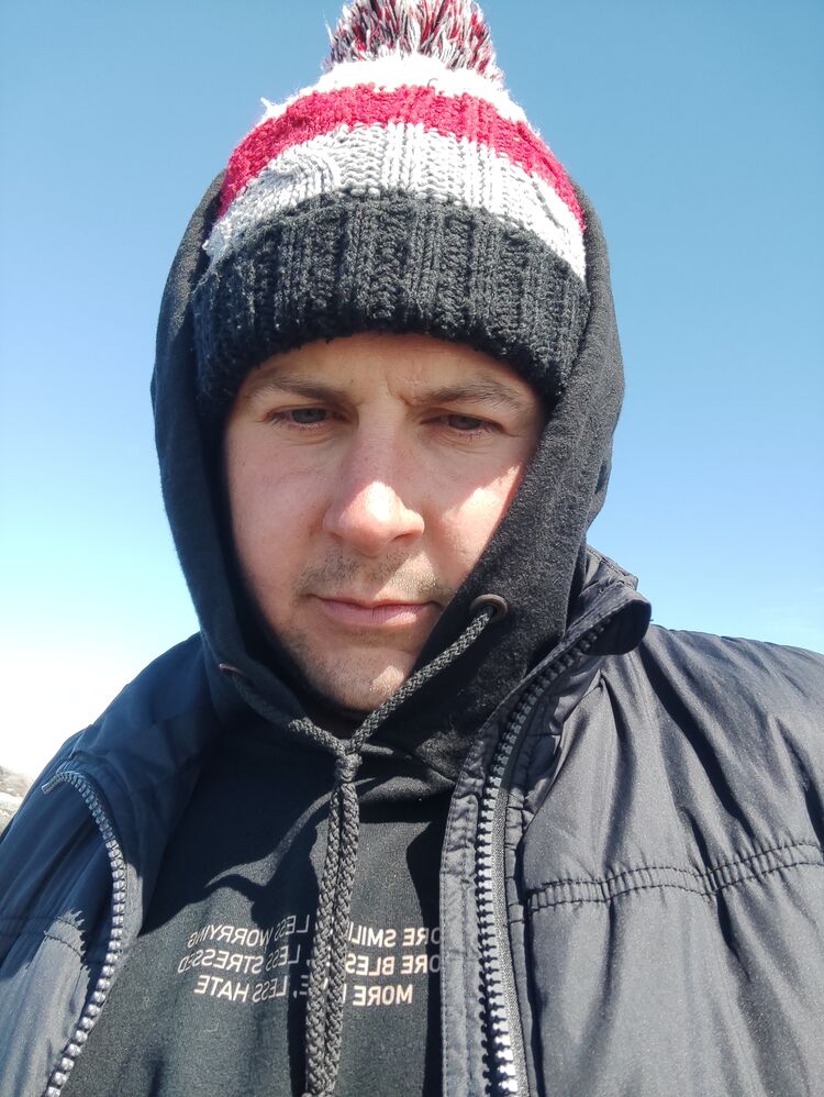  ,   Viktor, 34 ,     