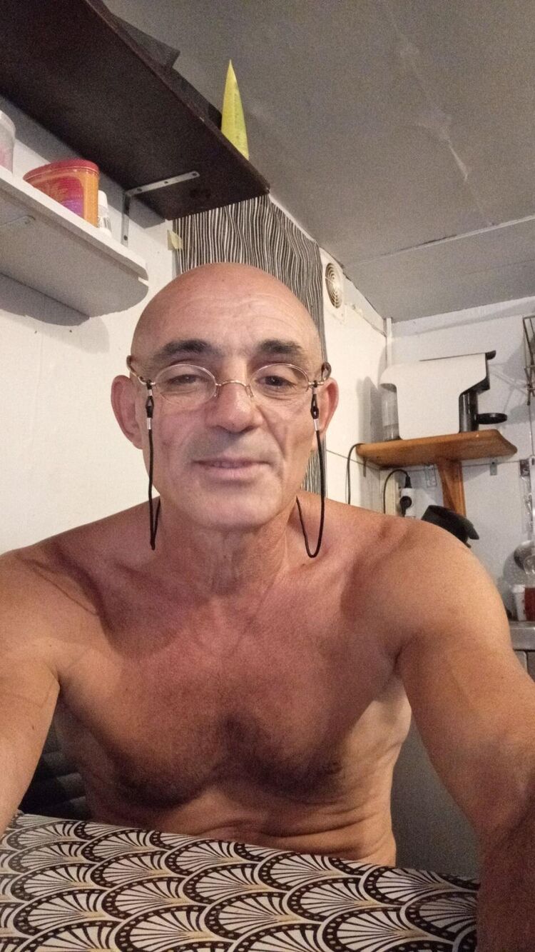  33495325  Victor, 52 ,    Charenton-Le-Pont