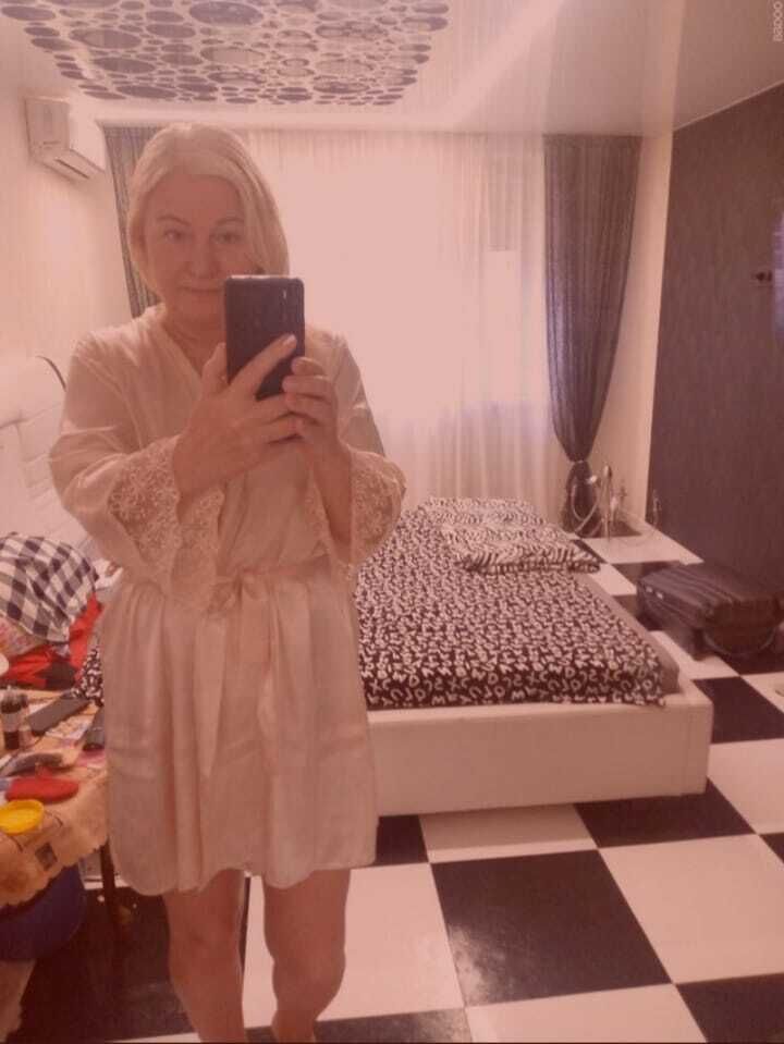  50181545  Natallia, 52 ,    