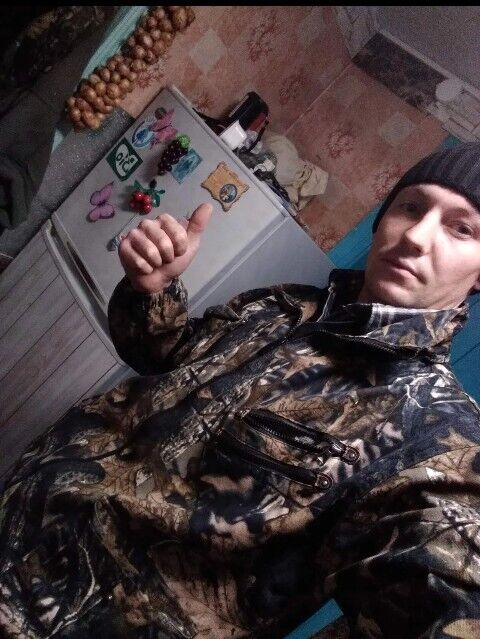  44703455  Valentin, 32 ,    