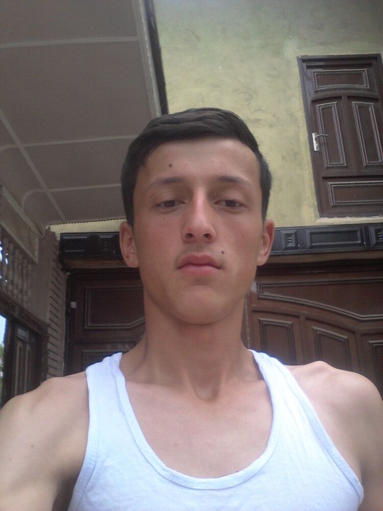  ,   Ayubxon, 25 ,  