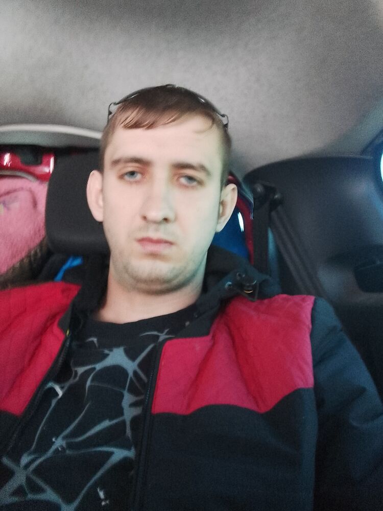  34412865  Mikhail, 27 ,    