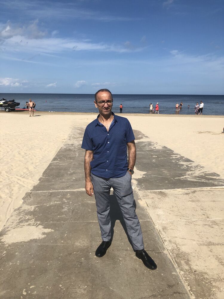  39666355  Burkhan, 46 ,    