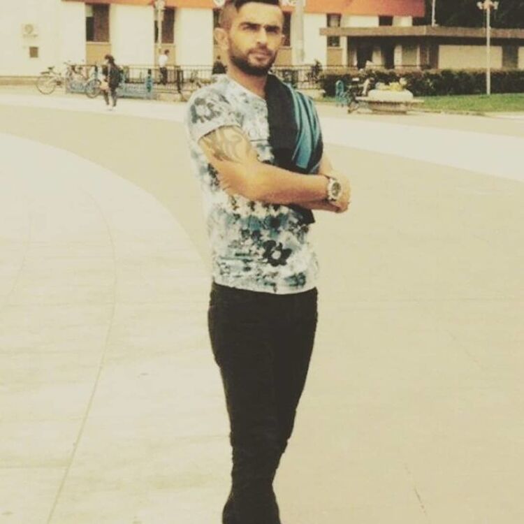  18772905  Hakan, 34 ,    