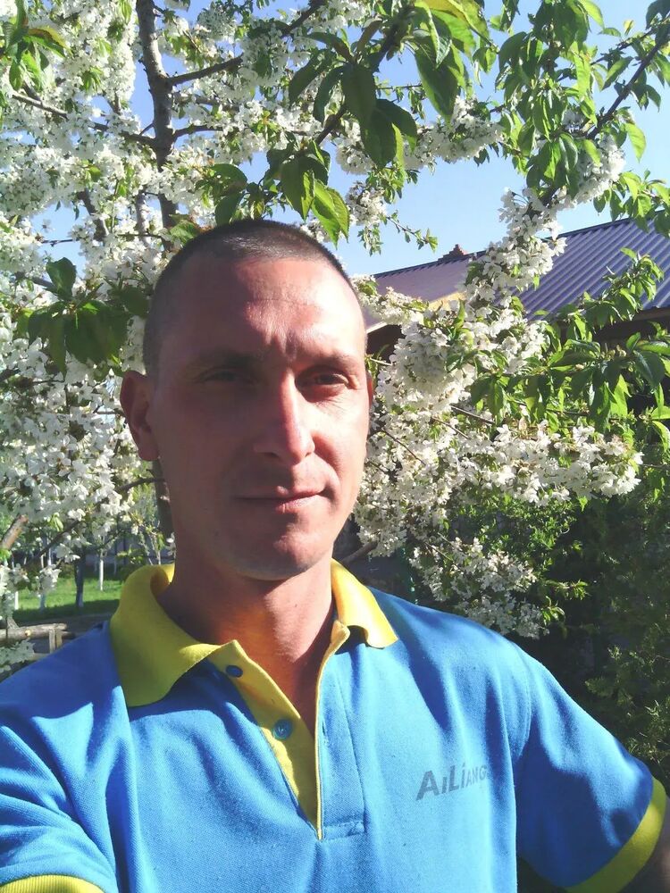  ,   Maksim, 44 ,   ,   , 