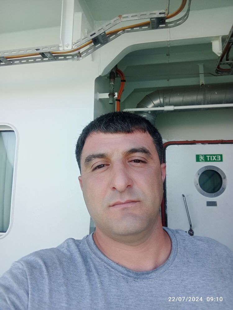  49914275  Araz, 37 ,    