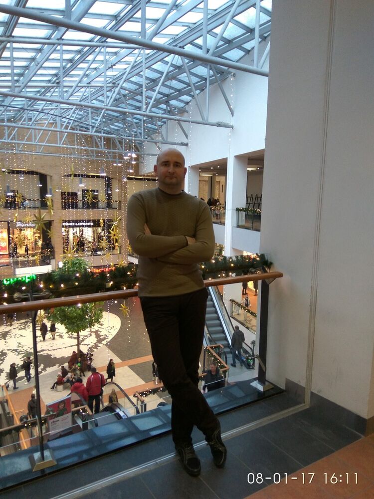  10588905  Igor, 40 ,    