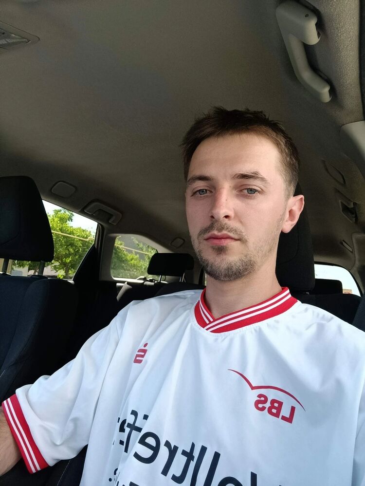  47609905  Mihai, 32 ,    